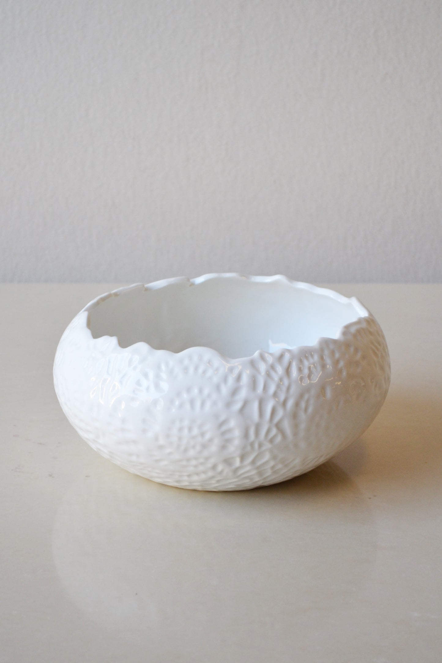 White Detailed Pot