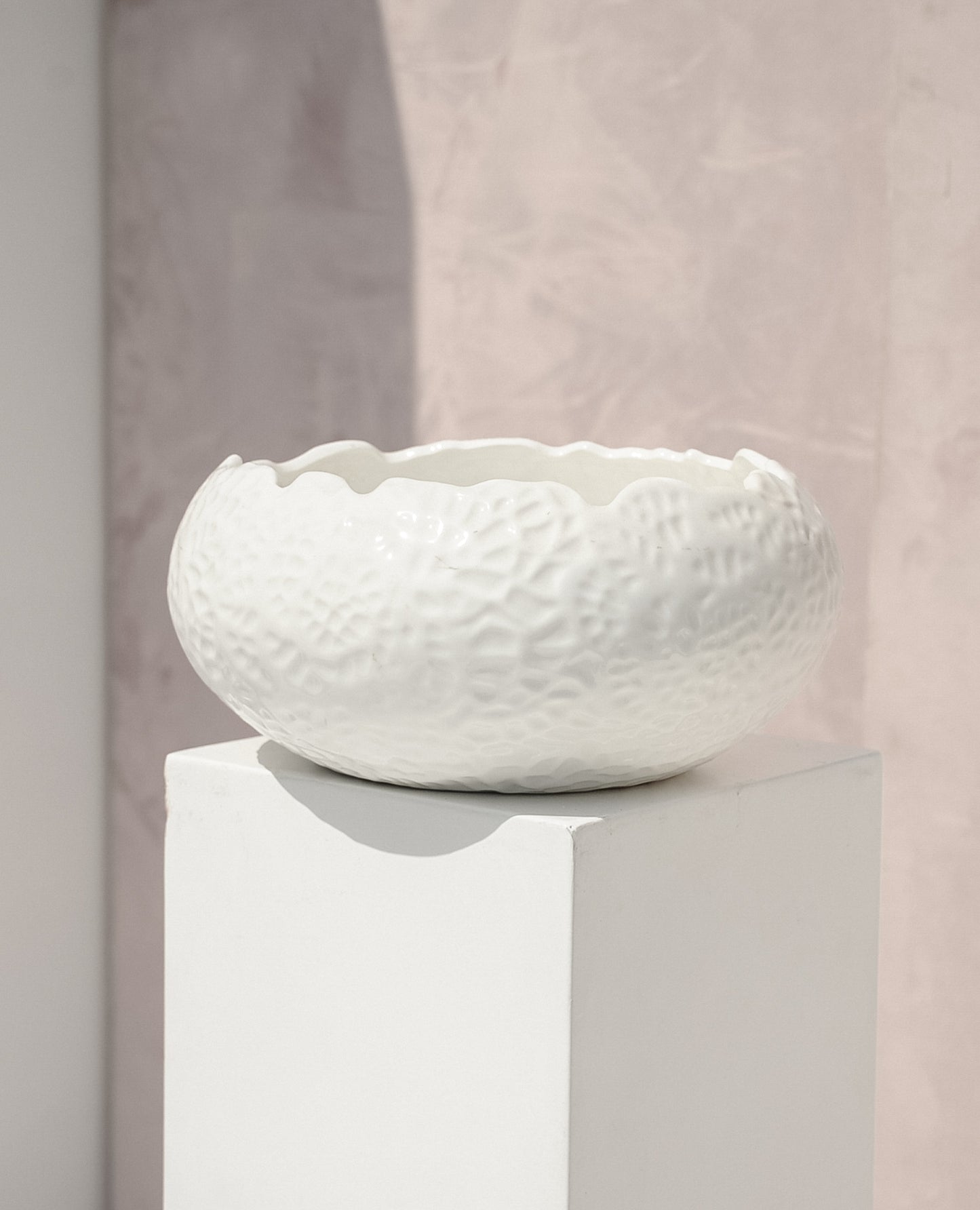 White Detailed Pot