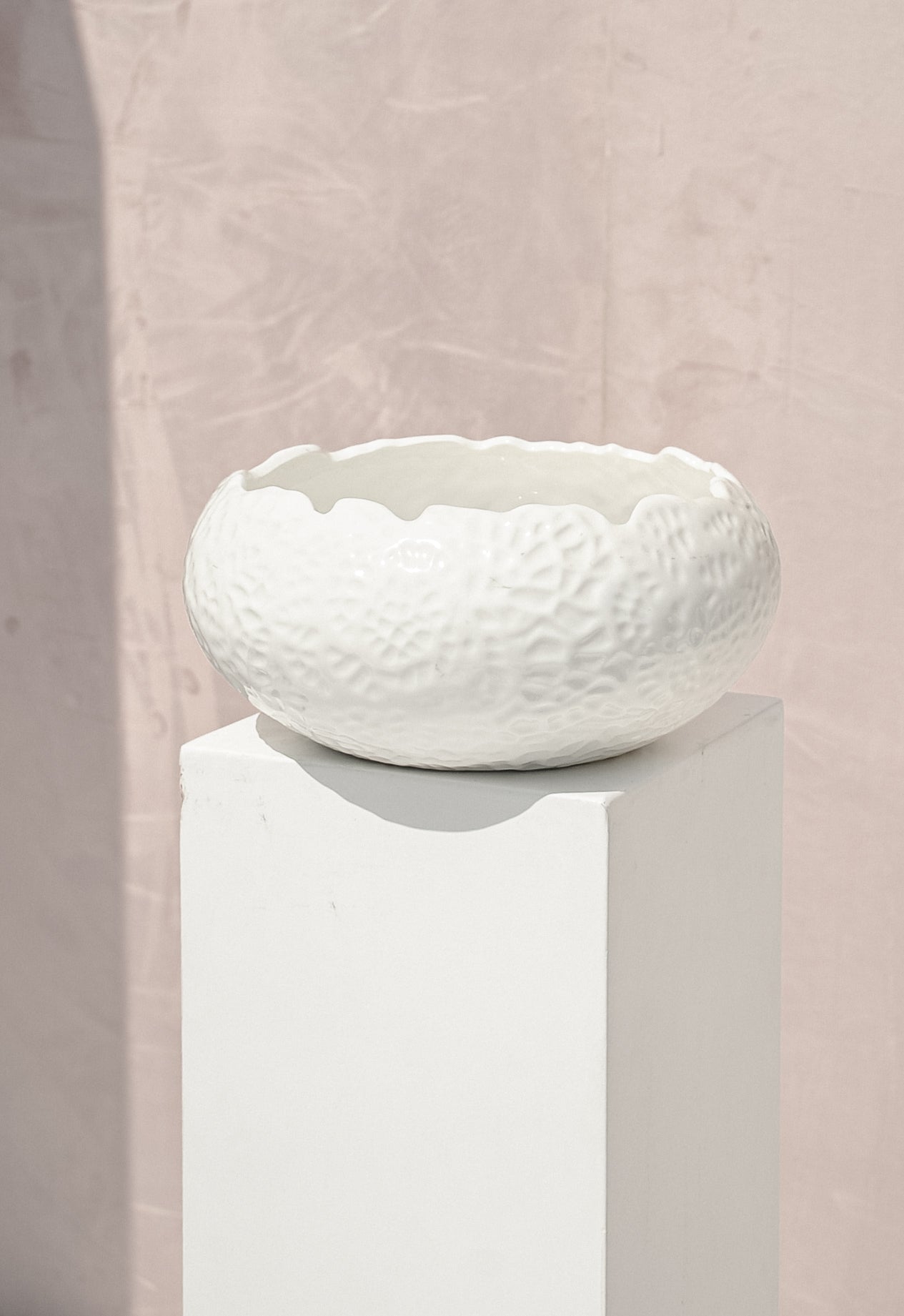 White Detailed Pot