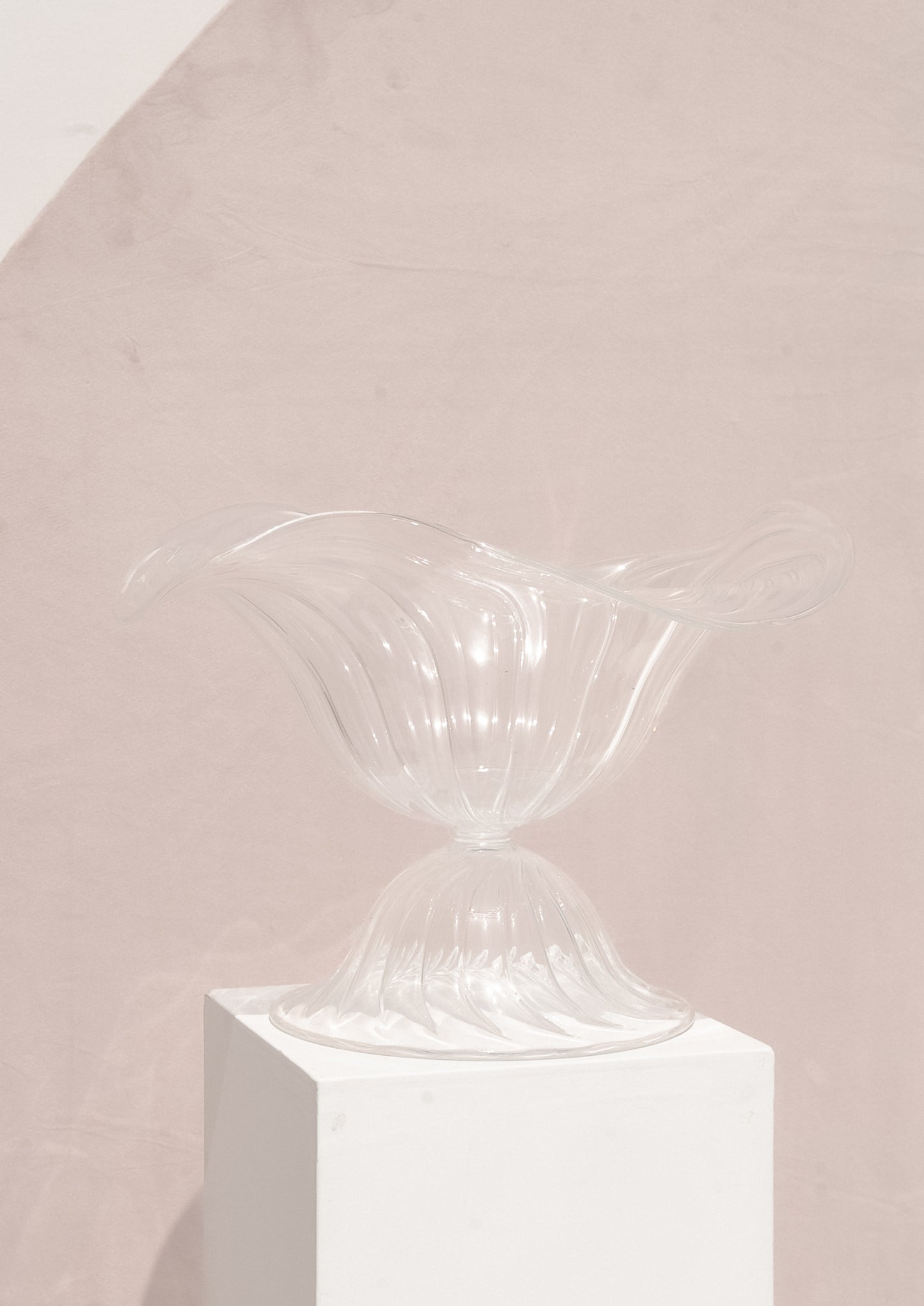 Waved Stand