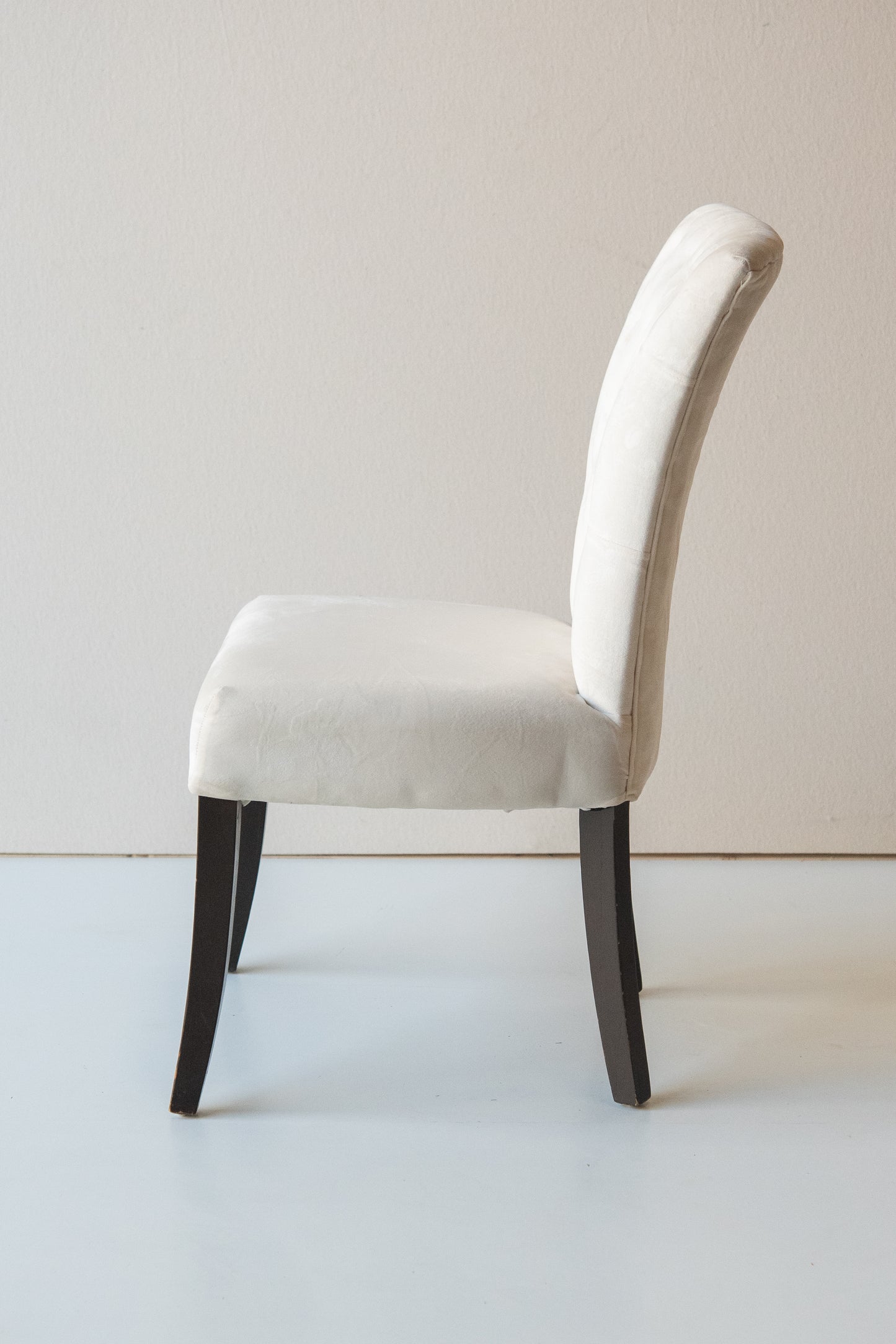 Light Cream Buttoned Back Dining Chair