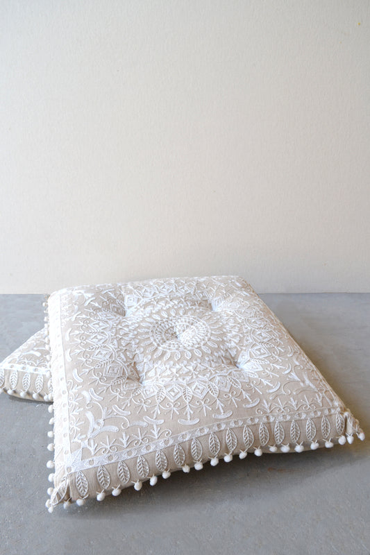 Traditional Off White Cushion