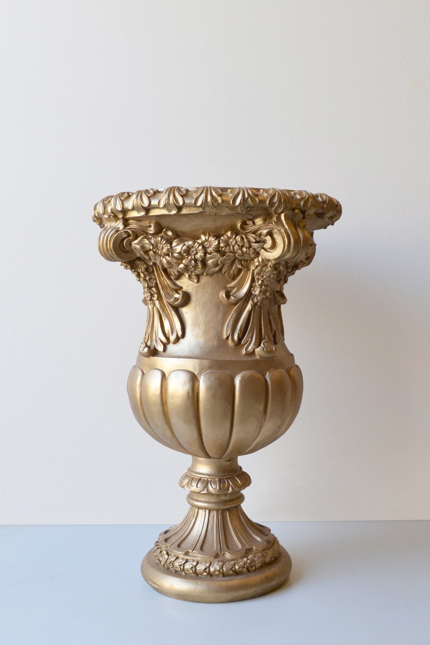 Gold Detailed Pot